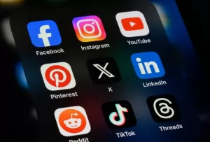  Jasa-Video-Iklan-AI-Terbaik-instagram-youtube-tiktok